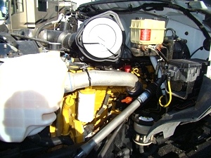 2005 FORD F650 XL SUPER DUTY 26FT BOX TRUCK WITH LIFT GATE. CAT DIESEL