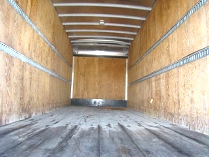 2005 FORD F650 XL SUPER DUTY 26FT BOX TRUCK WITH LIFT GATE. CAT DIESEL