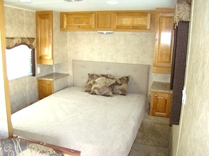 2009 PLAY-MOR 30FT 1 SLIDE TRAVEL TRAILER FOR SALE (BUNKS)