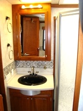 2005 FLEETWOOD REVOLUTION 40 FT 2-SLIDE CLASS A DIESEL MOTORHOME