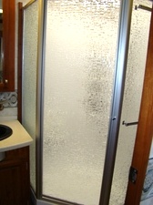 2005 FLEETWOOD REVOLUTION 40 FT 2-SLIDE CLASS A DIESEL MOTORHOME