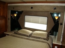 2005 FLEETWOOD REVOLUTION 40 FT 2-SLIDE CLASS A DIESEL MOTORHOME