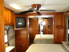 2005 FLEETWOOD REVOLUTION 40 FT 2-SLIDE CLASS A DIESEL MOTORHOME