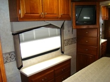 2005 FLEETWOOD REVOLUTION 40 FT 2-SLIDE CLASS A DIESEL MOTORHOME