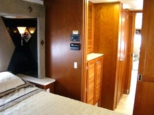 2005 FLEETWOOD REVOLUTION 40 FT 2-SLIDE CLASS A DIESEL MOTORHOME