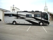 2005 FLEETWOOD REVOLUTION 40 FT 2-SLIDE CLASS A DIESEL MOTORHOME