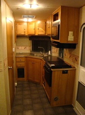 TOY HAULER CAMPER FOR RENT 2007 R-VISION BOOGIE BOX    