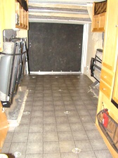 TOY HAULER CAMPER FOR RENT 2007 R-VISION BOOGIE BOX    