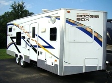 TOY HAULER CAMPER FOR RENT 2007 R-VISION BOOGIE BOX    