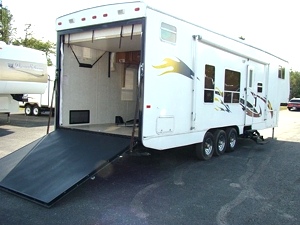 FIFTHWHEEL TOY HAULER FOR SALE USED 2004 RAGEN 36FT TOY HAULER