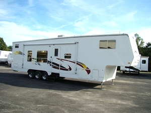 FIFTHWHEEL TOY HAULER FOR SALE USED 2004 RAGEN 36FT TOY HAULER