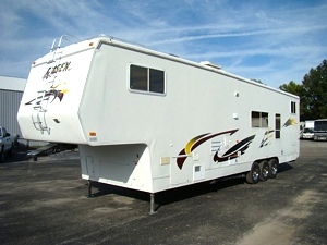 FIFTHWHEEL TOY HAULER FOR SALE USED 2004 RAGEN 36FT TOY HAULER