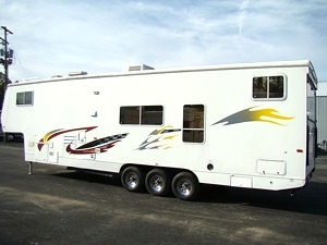 FIFTHWHEEL TOY HAULER FOR SALE USED 2004 RAGEN 36FT TOY HAULER