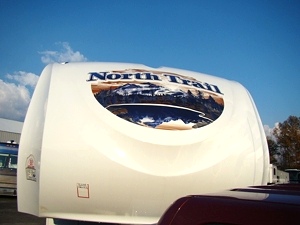 2011 North Trail 28BH Fifth Wheel by Heartland RV w/Rear Bunk Beds