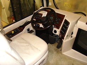 2000 GULF STREAM TOUR MASTER SERIES M-8430 FOR SALE - DAMAGED / REPAIRABLE MOTORHOME