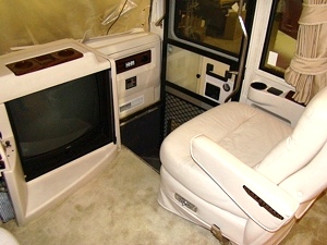 2000 GULF STREAM TOUR MASTER SERIES M-8430 FOR SALE - DAMAGED / REPAIRABLE MOTORHOME