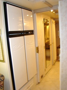 2000 GULF STREAM TOUR MASTER SERIES M-8430 FOR SALE - DAMAGED / REPAIRABLE MOTORHOME