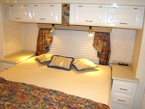 2000 GULF STREAM TOUR MASTER SERIES M-8430 FOR SALE - DAMAGED / REPAIRABLE MOTORHOME