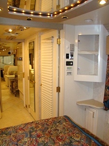 2000 GULF STREAM TOUR MASTER SERIES M-8430 FOR SALE - DAMAGED / REPAIRABLE MOTORHOME