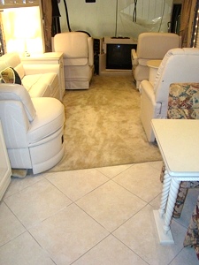 2000 GULF STREAM TOUR MASTER SERIES M-8430 FOR SALE - DAMAGED / REPAIRABLE MOTORHOME