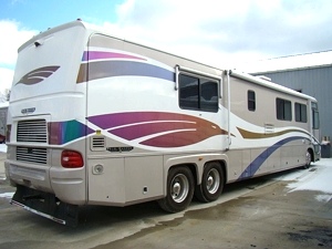 2000 GULF STREAM TOUR MASTER SERIES M-8430 FOR SALE - DAMAGED / REPAIRABLE MOTORHOME
