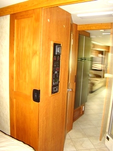 2008 MONACO KNIGHT MOTORHOME MODEL 38PDQ FOR SALE