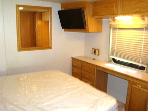 2002 WINNEBAGO ADVENTURE 35U CLASS A MOTORHOME FOR SALE