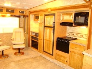2009 SUNDANCE FIFTHWHEEL MODEL 3300SK BY HEARTLAND FOR SALE